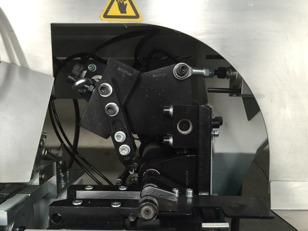 OEMの絶縁のガラス スペーサ曲がる機械イン・ブルーおよび白い色