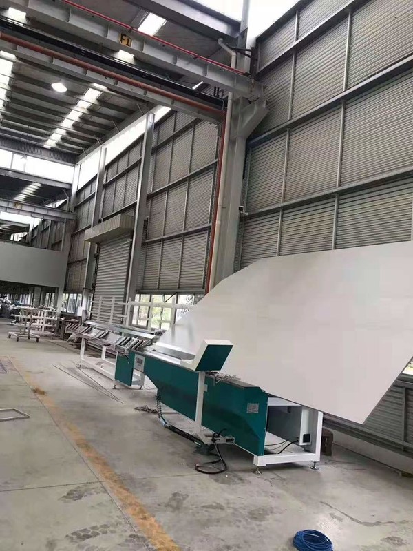 密集した構造のスペーサの曲がる機械、12組の棚の緑色