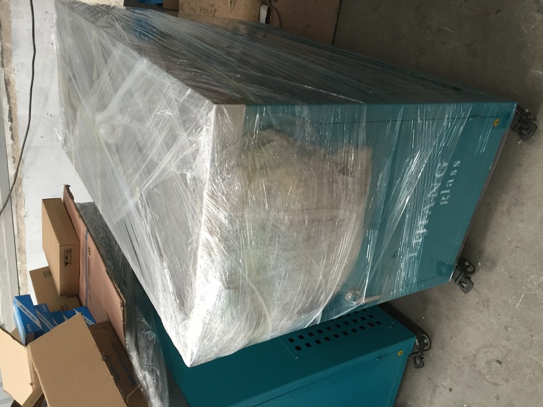 接着剤銃のフリーザーは中央制御ガラスの接着剤プロセスで使用され、手動接着剤銃はで貯えられます