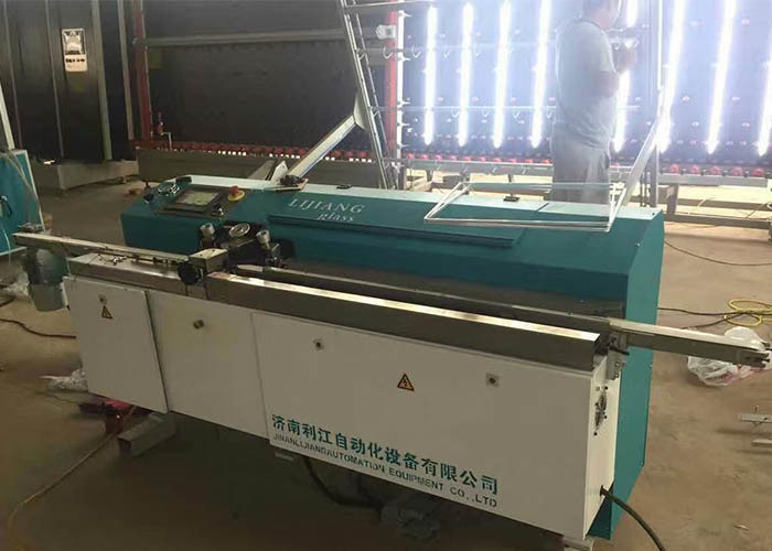 大きいバレルの絶縁のガラス生産ライン自動ブチルの押出機機械高い仕事の効率