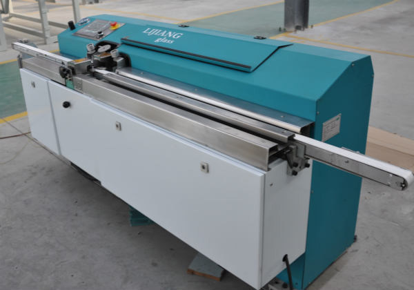 LJTB01ブチルの押出機機械のタイプは熱い溶解のブチルとアルミニウム スペーサ フレームを均等に広げるために使用されます