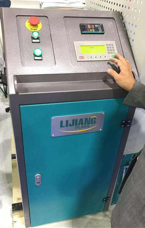 LJGZ2020乾燥性がある充填機は自動的にスペーサ フレームのドリル孔の行為を自動的に達成できます