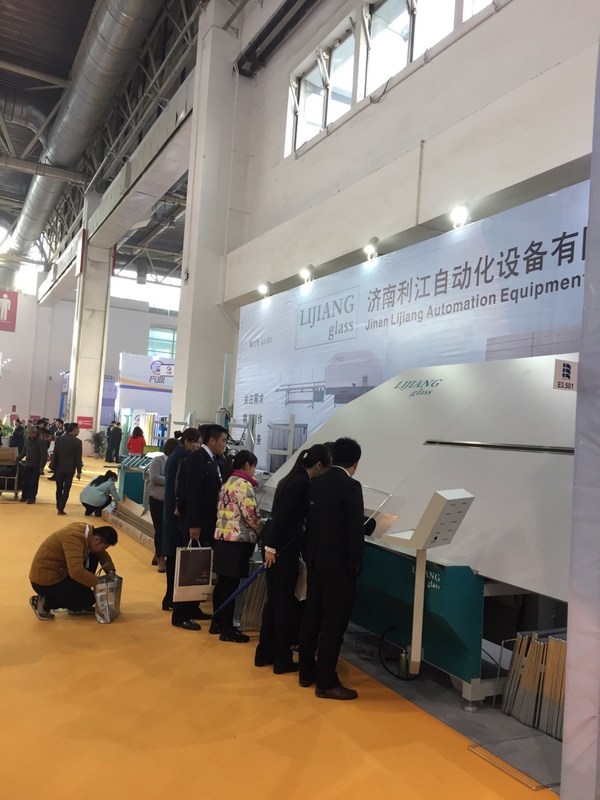 自動スペーサの曲がる機械は絶縁ガラスのアルミニウム フレームを作るための特別な装置です