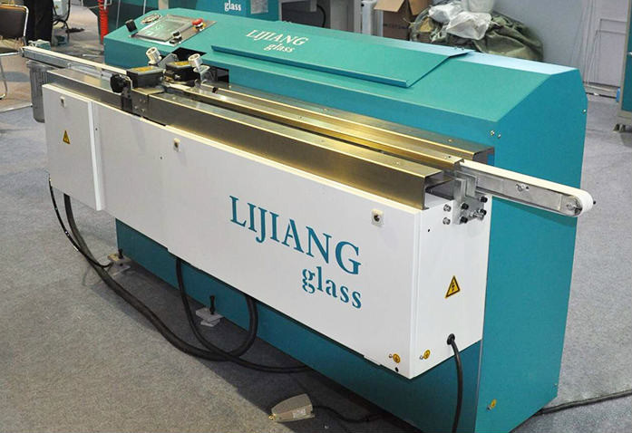 LJTB01ブチルの押出機機械のタイプは熱い溶解のブチルとアルミニウム スペーサ フレームを均等に広げるために使用されます。