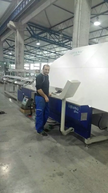 4つのスペーサのサイズの記憶装置が付いているスペーサ棒曲がる機械