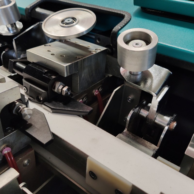 自動Desiccantのスペーサ棒および絶縁にガラスにアルミニウムにストリップの薄板になることのための分子Seiveの充填機