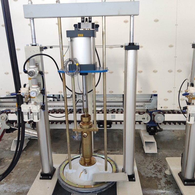 自動縦の倍ガラスは密封剤の広がりの処理のためのガラス密封のロボット機械を絶縁した