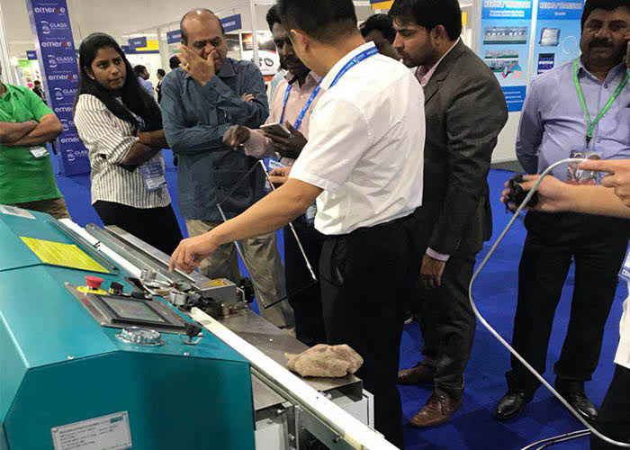 二重ガラスを密封するためのスペーサ フレームに塗るために使用される自動Butyl押出機機械