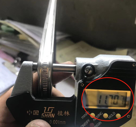 色は正確な角度±0.5mmのスペーサの曲がる機械をカスタマイズしました