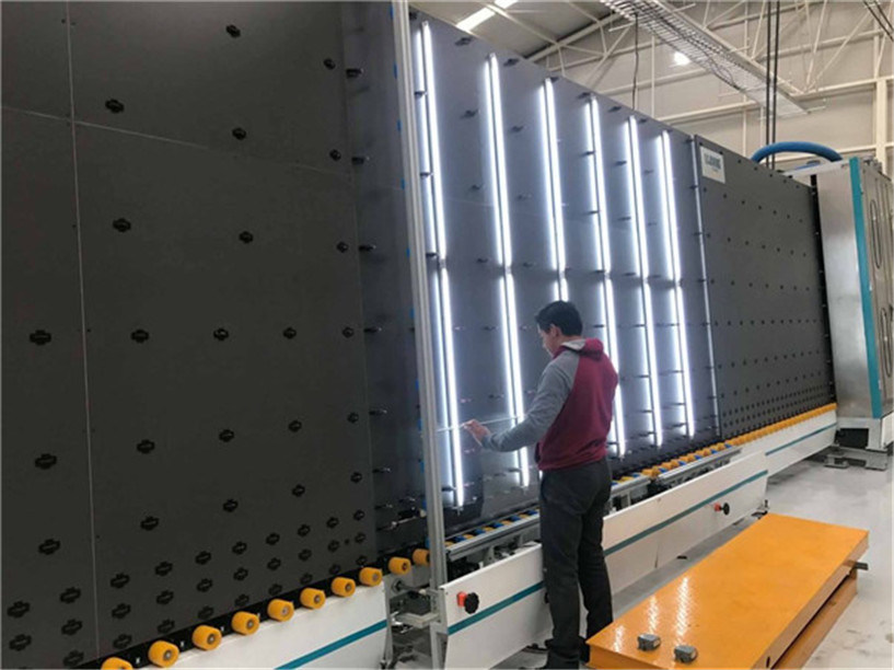 3-15mmの3組低いEの柔らかい洗浄ブラシが付いている平らな絶縁のガラス生産ライン