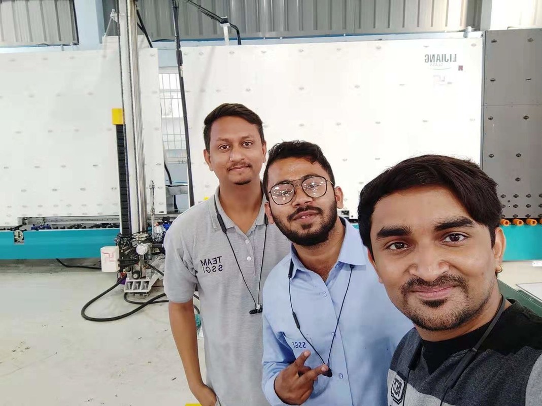 厚さ12-56 mmのシリコーンの絶縁のガラス シーリング ロボットのためのガラス シーリング機械